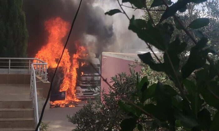 Mardin Galericiler Sitesi’nde tır alevlere teslim oldu: 2 yaralı