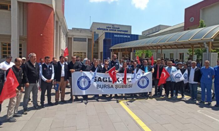 Sağlıkta şiddeti siyah önlüklerle protesto ettiler