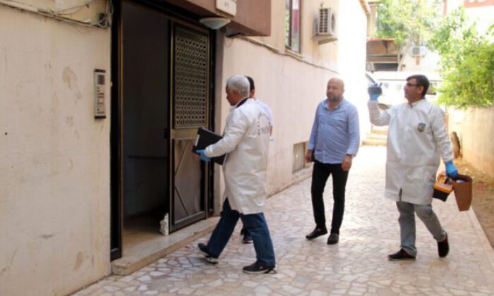 Evinde ölü bulundu, odasında pet şişe içinde ev yapımı alkol bulundu