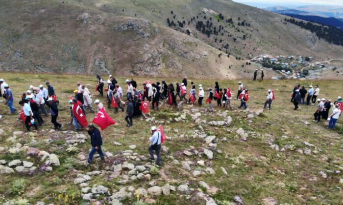 Kafkas şehitleri için vefa yürüyüşü düzenlendi