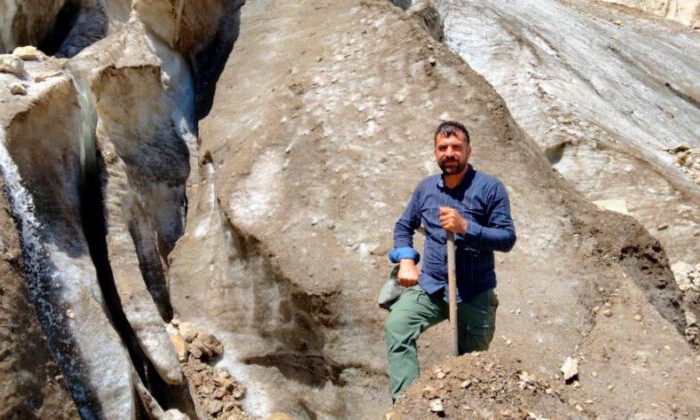 Doğaseverler 20 bin yıllık buzulları gezdi