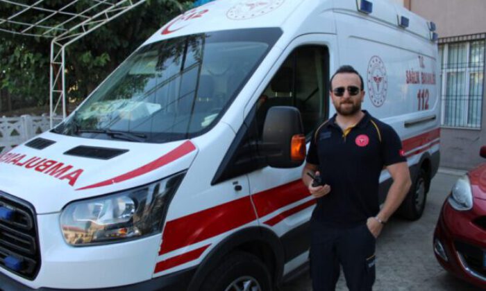 Zamanla yarışan ambulans şoförleri, duyarsız sürücülerin engeline takılıyor