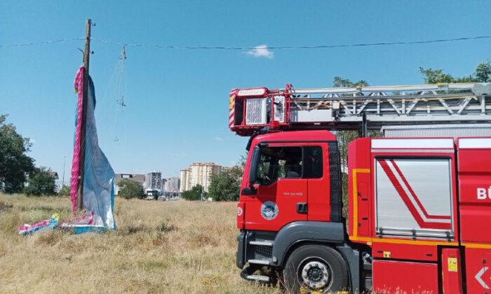 Pisti pas geçti, elektrik direğinde asılı kaldı