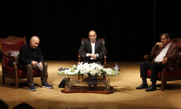 “Tarihi doğru anlamak” konferansı İhlas Koleji’nde düzenledi