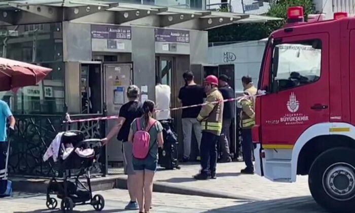 Taksim’de turistler metro asansöründe mahsur kaldı