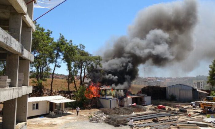 Antalya’da şantiye yatakhanesindeki korkutan yangın