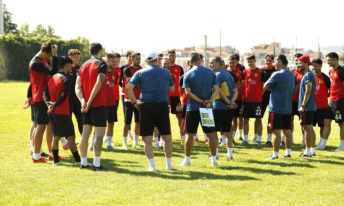 Eskişehirspor Teknik Direktörü Biçer: “Onur Arı’nın şu an gitmesi söz konusu değil”