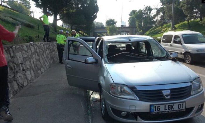 Bursa’da akıl almaz olayda, köprüden atlayan kişi otomobilin üzerine düştü: 3 yaralı