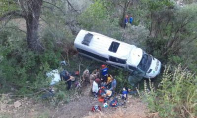 Tunceli’de tur minibüsü uçuruma yuvarlandı: 18 yaralı