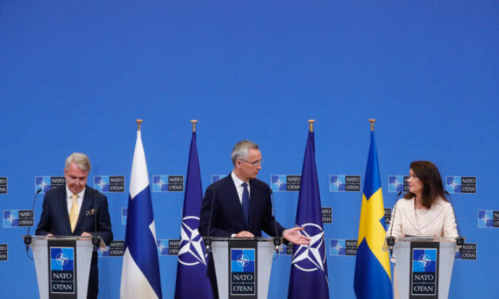 Stoltenberg: “Finlandiya ve İsveç davetli statüsüne sahip olacak”