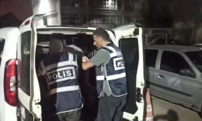 Bursa’da uyuşturucu servisi yapan motokurye kıskıvrak yakalandı