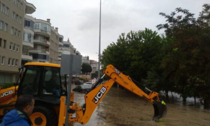 Mudanya’da selin yaraları sarılıyor