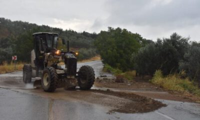 Yağıştan kapanan yolu Gemlik Belediyesi açtı