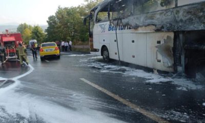 Yolcu otobüsü alev alev yandı; karayolu ulaşıma kapandı