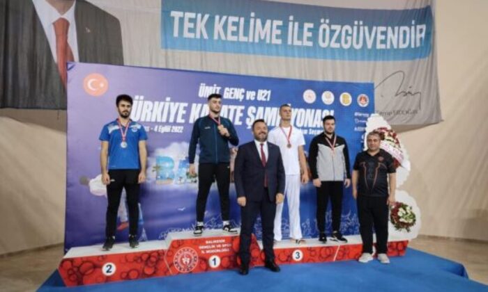 Ümit Genç ve U21 Türkiye Karate Şampiyonası’nda Bursa Büyükşehir Belediyesporlu karatecilerden 5 madalya