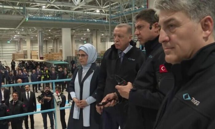 Cumhurbaşkanı Erdoğan, TOGG Fabrikası’nı gezdi