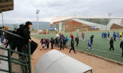 Bursa’da amatör maçta olaylar…Bir polis ile bir futbolcu yaralandı