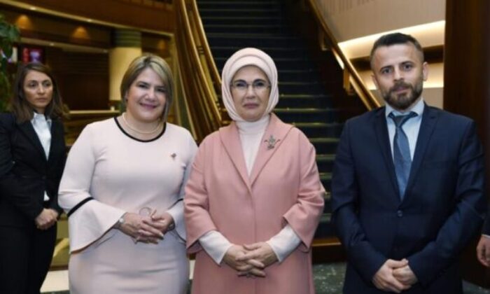 Emine Erdoğan sayesinde okuma yazma öğrenen köylü kadınların son isteği