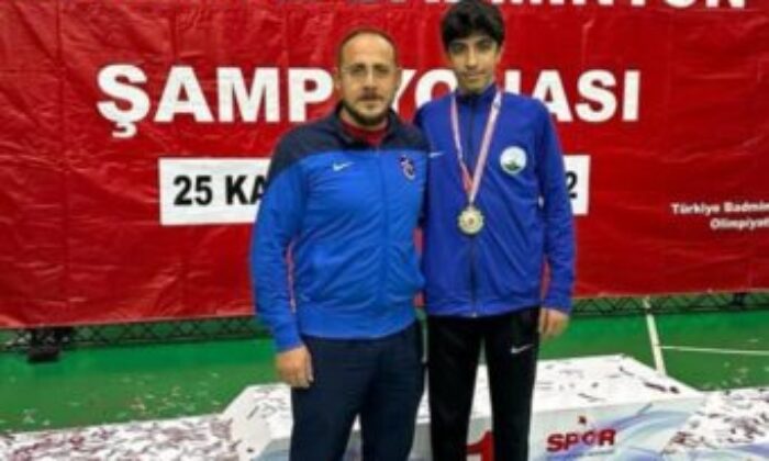 Osmangazili badmintoncudan altın madalya