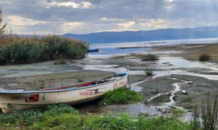 Tehlike çanları çalıyordu…DSİ İznik Gölü’nden su alınmasını kısıtladı