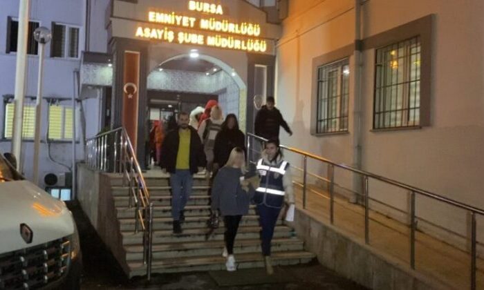 Kadınlara zorla fuhuş yaptıran çete çökertildi