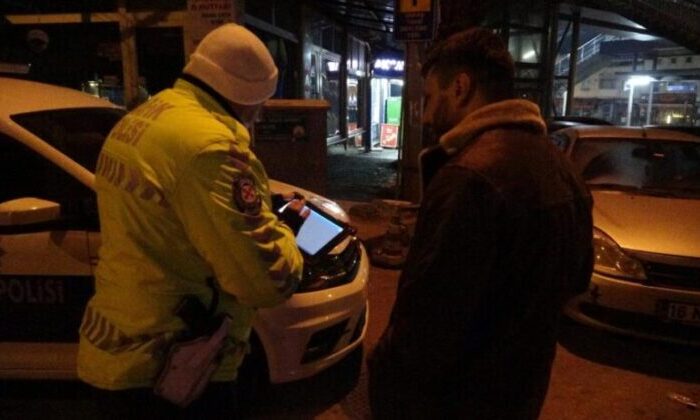 2.96 promil alkollü çıkan sürücüden polise: “Bu kadar heyecan yapmaya gerek yok”