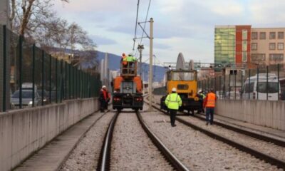 Bursa’da metro hattına çatı uçtu, ekipler seferber oldu