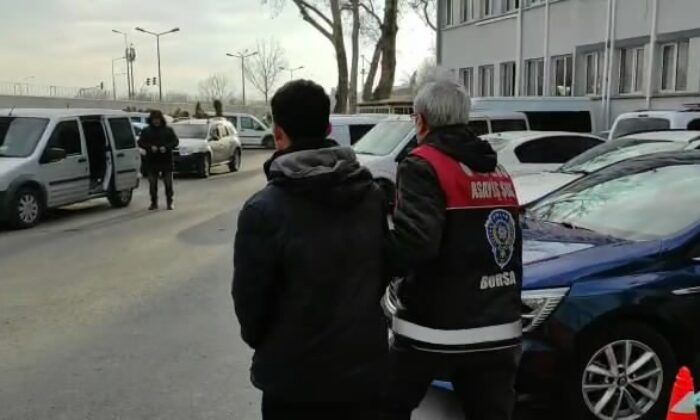 Bursa’da balkon hırsızları yakayı ele verdi