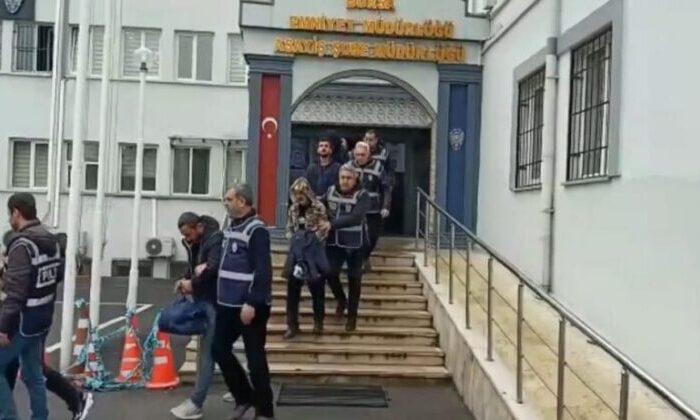 Çeşitli suçlardan hapis cezası bulunan zanlılar, şafak vakti yapılan operasyonla yakalandı