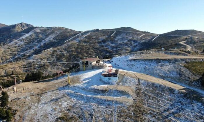 Uludağ’da suni kar yağışı başladı