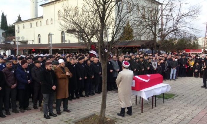 İlk görev gününde depremde hayatını kaybeden uzman onbaşı toprağa verildi