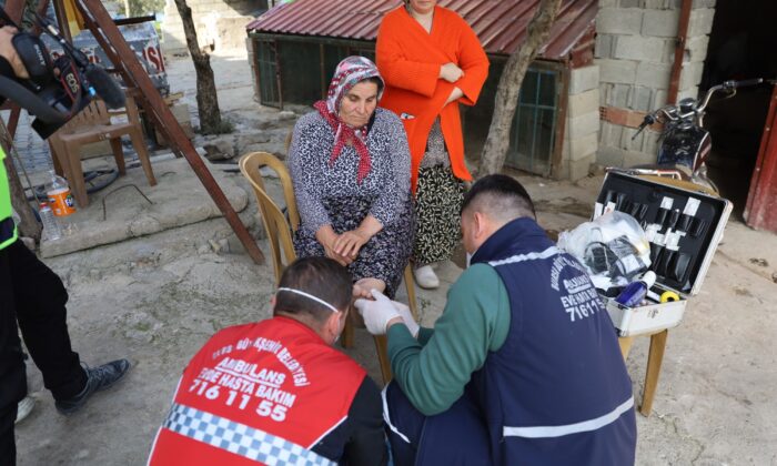 Sağlık hizmetleri depremzedelerin ayağına gidiyor