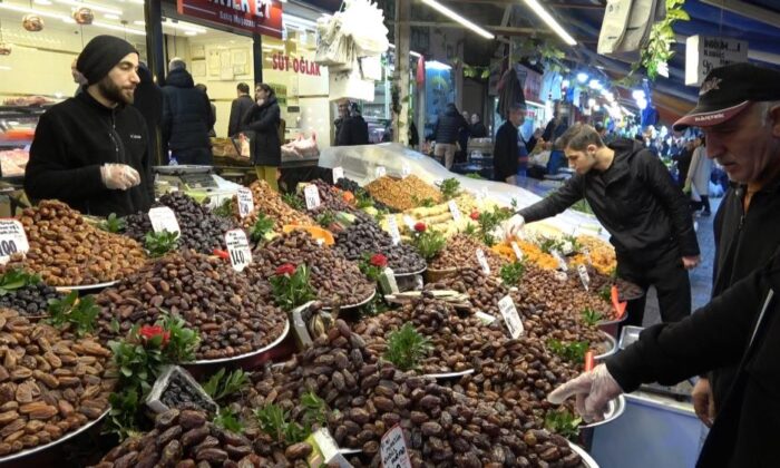 Ramazan ayının vazgeçilmezi hurma tezgâhlarda yerini aldı