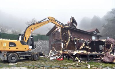 Uludağ yolundaki kaçak villa yıkıldı