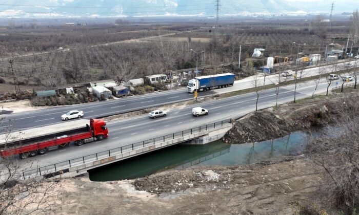 Bursa Ankara Yolu’nda 4 köprü sil baştan yenilendi