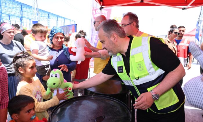 Hatay’da hayata Bursa ile sarılıyorlar