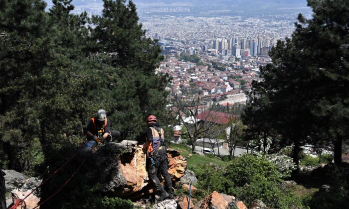 Bursa’yı tehdit eden dev kayalar tehlike olmaktan çıktı