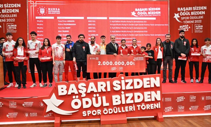 Bursa’da sporun yıldızlarına ödül yağdı