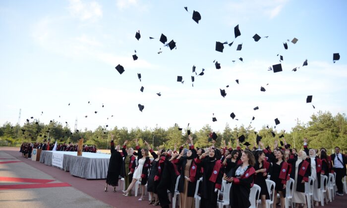 Sağlık ordusunun yeni neferleri belgelerini aldı