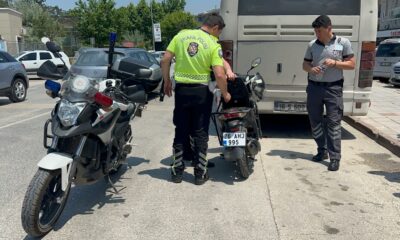 Çalınan motosikletini teslim aldı, park halindeki otobüse çarptı