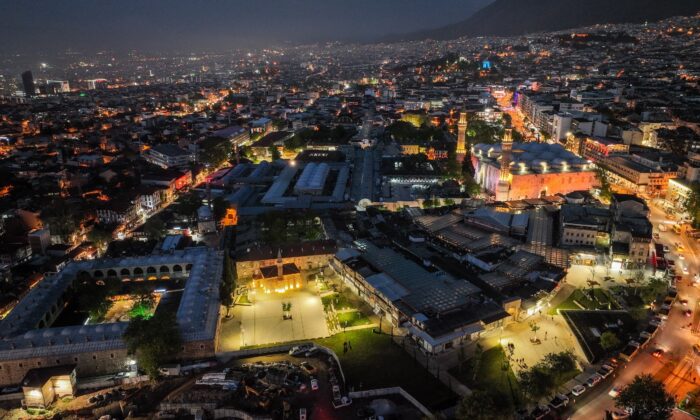 Bursa’ya hizmet sağanağı