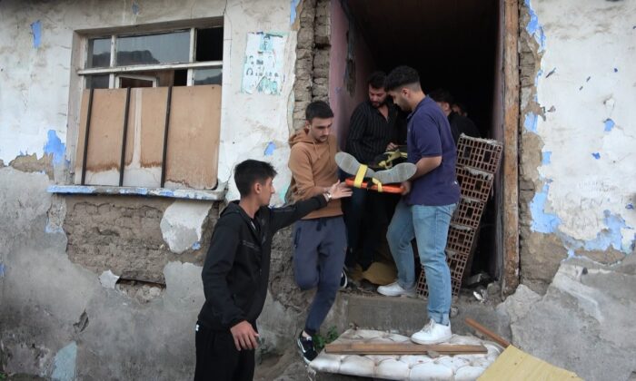 Alkol almak için manzarayı seçti, 25 metreden evin bahçesine düştü