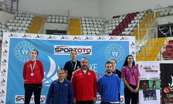 Büyükşehir Belediyesporlu badmintoncular yine zirvede