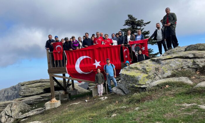 Cumhuriyet’in1 00. yılında 100 öğretmen Çataldağ zirvesinde