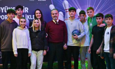 Bursa’da liseliler bowlingle stres atıyor