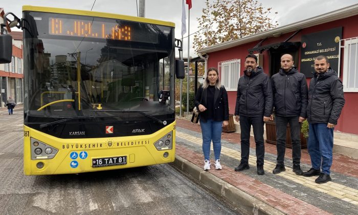 Mahalleye 5 yıl sonra gelen otobüsü böyle karşıladılar