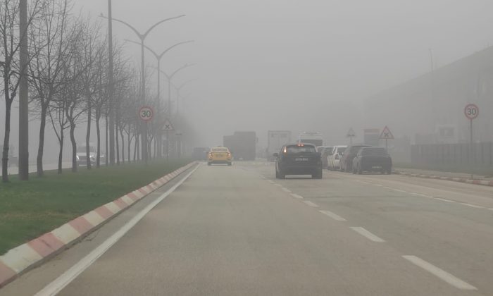 Yoğun sis hayatı olumsuz etkiledi