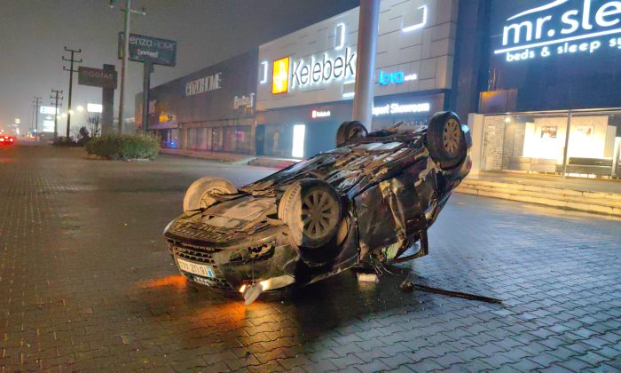 Babasından izinsiz aldığı aracı hurdaya çevirdi: 3 yaralı