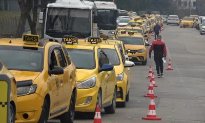 Tarife güncellemek isteyen taksiciler uzun kuyruklar oluşturdu