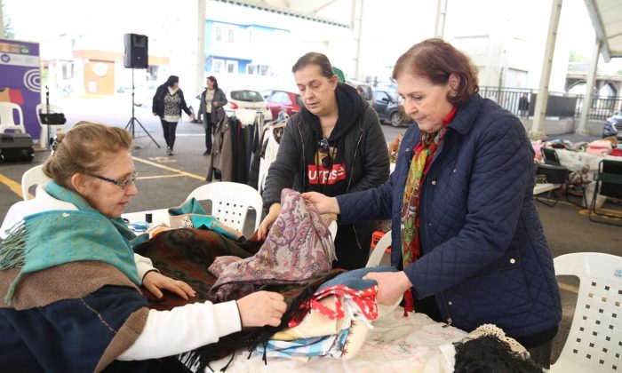 Bilinçsiz tüketime karşı ikinci el eşyaları takas ettiler